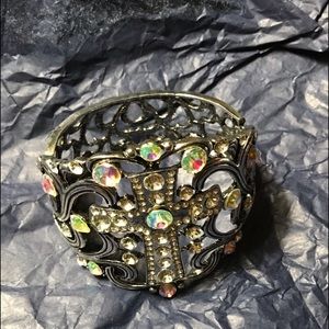 Oversized woman’s bling bracelet one size still available!!!!